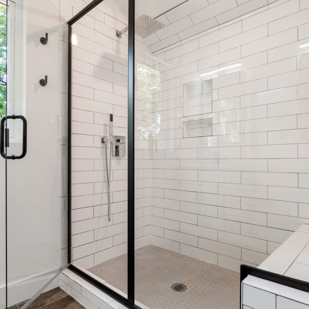 Badeværelse der er behandlet med vådrum